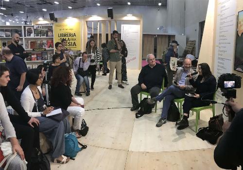 Milo De Angelis (Poeta), Gian Mario Villalta (Direttore artistico Pordenonelegge) e Laura Pugno (Poetessa) nello stand del FVG al 30° Salone del Libro - Torino 19/05/2017