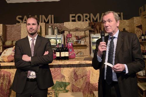 Cristiano Shaurli (Assessore regionale Risorse agricole e forestali) e Rudolf Staudinger (Presidente Despar Nordest) alla tavola rotonda "Il patrimonio enogastronomico del FVG: come valorizzarlo?" - Udine 25/05/2017