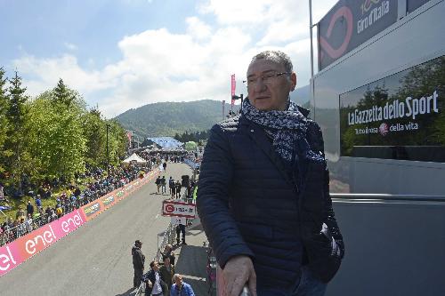 Sergio Bolzonello (Vicepresidente Regione FVG e assessore Attività produttive, Turismo e Cooperazione) in attesa dell'arrivo della Tappa 19 del centesimo Giro d'Italia - Piancavallo 26/05/2017