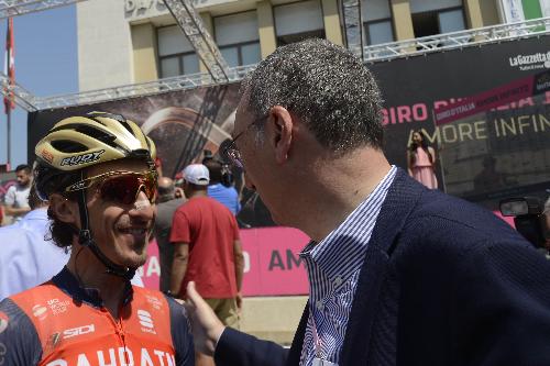 Franco Pellizzotti (Ciclista partecipante al Giro d'italia) e Sergio Bolzonello (Vicepresidente Regione FVG e assessore Attività produttive, Turismo e Cooperazione) alla partenza della tappa 20 del centesimo Giro d'Italia - Pordenone 27/05/2017 
