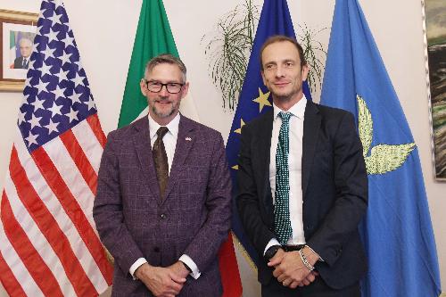 Il governatore Massimiliano Fedriga e il console generale degli Usa in Italia Douglass Benning