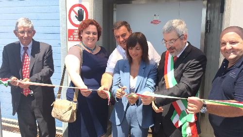 Debora Serracchiani (Presidente Regione Friuli Venezia Giulia) al taglio del nastro della nuova piattaforma freschi Coop Alleanza 3.0 - Udine 10/06/2017