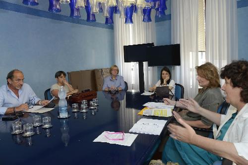 Loredana Panariti (Assessore regionale Lavoro, Formazione, Istruzione, Pari Opportunità, Politiche giovanili, Ricerca e Università) all'incontro con Pino Roveredo (Garante regionale detenuti) e Silvia Della Branca (Direttore casa circondariale Trieste) - Trieste 12/06/2017