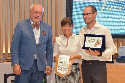 Umberto Sarcinelli (Presidente USSI - Unione Stampa Sportiva Italiana FVG), Debora Serracchiani (Presidente Regione Friuli Venezia Giulia) e Giorgio Di Centa (Campione olimpico sci di fondo) al premio "JuventUSSI" - Lignano Sabbiadoro 12/06/2017