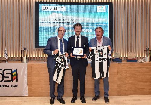 Gianni Torrenti (Assessore regionale Cultura, Sport e Solidarietà), Maurizio Lombardo (Segretario generale Juventus) e Giorgio Brandolin (Presidente CONI FVG) al premio "JuventUSSI" - Lignano Sabbiadoro 12/06/2017