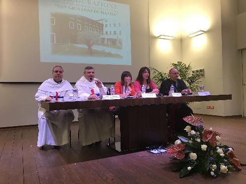 Rocco Cosi (Rettore istituto “Villa Santa Maria della Pace”), Luigi Buccarello (Superiore provinciale Ordine Padri Trinitari), Debora Serracchiani (Presidente Regione Friuli Venezia Giulia), Daniela Vergara Caffarelli (Giornalista RAI) e Carlo Roberto Maria Redaelli (Arcivescovo Gorizia) all'inaugurazione del Centro residenziale per l’autismo - Medea 13/06/2017