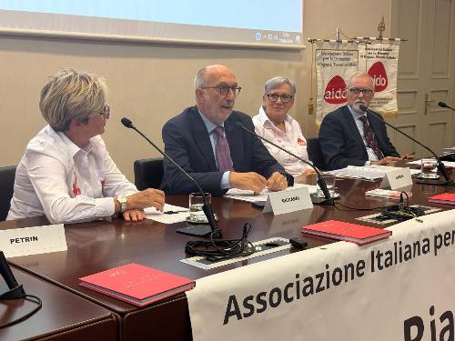 Riccardi al tavolo dei relatori