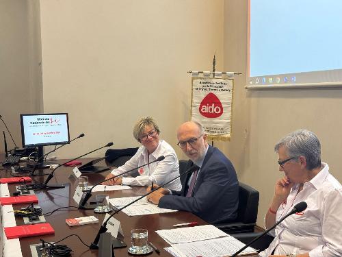 Riccardi al tavolo dei relatori