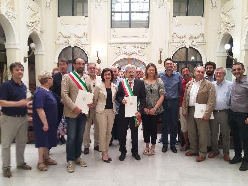 Sara Vito (Assessore regionale Ambiente ed Energia) alla firma dell'accordo per la valorizzazione del Roiello di Pradamano - Udine 26/06/2017