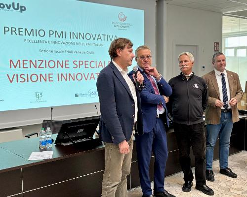 L'assessore regionale Sergio Emidio Bini durante le premiazioni.