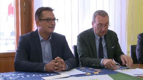 Dario Raugna (Sindaco Grado) e Sergio Bolzonello (Vicepresidente Regione FVG e assessore Attività produttive, Turismo e Cooperazione) alla presentazione della candidatura di Grado al titolo mondiale di Communities in Bloom (Comunità in fiore) - Trieste 03/07/2017