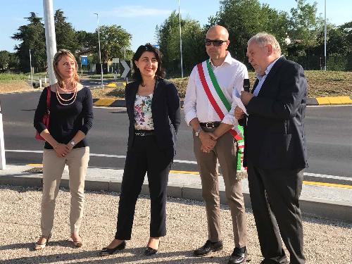 Mariella Moschione (Vicepresidente Consorzio ZIU), Mariagrazia Santoro (Assessore regionale Infrastrutture e Territorio), Nicola Turello (Sindaco Pozzuolo del Friuli) e Renzo Marinig (Presidente Consorzio ZIU) all'inaugurazione della rotatoria a intersezione tra la via Buttrio, in comune di Pozzuolo, e la strada provinciale 94 di Bicinicco - Pozzuolo del Friuli 13/07/2017