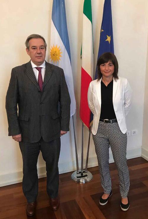 Tomas Ferrari (Ambasciatore Repubblica Argentina in Italia) e Debora Serracchiani (Presidente Regione Friuli Venezia Giulia) - Trieste 14/07/2017