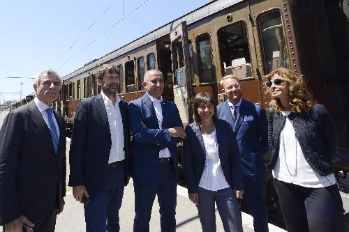 Mauro Moretti (Presidente Fondazione FS), Dario Franceschini (Ministro Beni e Attività Culturali e Turismo), Renato Mazzoncini (Amministratore delegato FS) e Debora Serracchiani (Presidente Regione Friuli Venezia Giulia) accanto a un treno storico del Museo Ferroviario - Trieste 18/07/2017