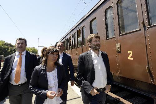 Franco Iacop (Presidente Consiglio regionale), Debora Serracchiani (Presidente Regione Friuli Venezia Giulia) e Dario Franceschini (Ministro Beni e Attività Culturali e Turismo) accanto a un treno storico del Museo Ferroviario - Trieste 18/07/2017