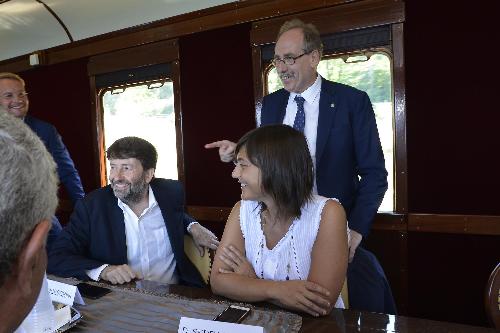 Dario Franceschini (Ministro Beni e Attività Culturali e Turismo), Debora Serracchiani (Presidente Regione Friuli Venezia Giulia) e Gianni Torrenti (Assessore regionale Cultura, Sport e Solidarietà) a bordo di un treno storico sulla tratta Miramare-Campo Marzio - Trieste 18/07/2017