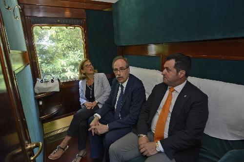 Gianni Torrenti (Assessore regionale Cultura, Sport e Solidarietà) e Franco Iacop (Presidente Consiglio regionale) a bordo di un treno storico sulla tratta Miramare-Campo Marzio - Trieste 18/07/2017