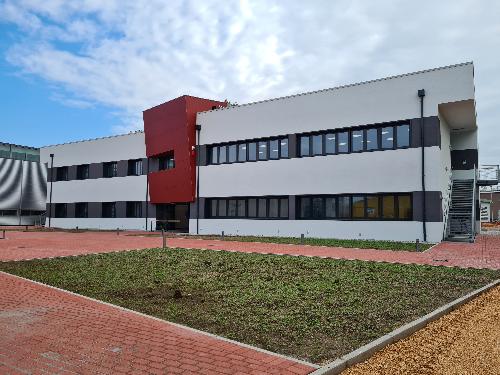 Il nuovo edificio nel polo scolastico dell'istituto Carniello di Brugnera.