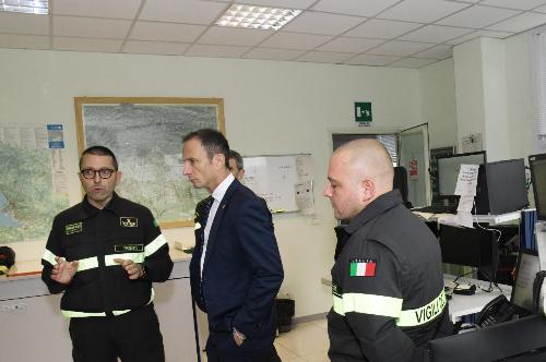 Fedriga all'interno nella centrale operativa.  