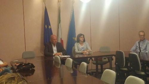 Sara Vito (Assessore regionale Ambiente ed Energia) con Roberto Giovanetti (Direttore centrale Ambiente ed Energia) all'incontro con i sindaci dell'area isontina - Gorizia 25/07/2017