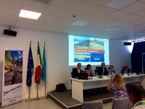 Giorgio Sulligoi (Delegato rettore Università Trieste), Sara Vito (Assessore regionale Ambiente ed Energia), Paolo Bevilacqua (Delegato rettore Università Trieste), Manuela Masutti (Area Science Park) e Sebastiano Cacciaguerra (Direzione centrale ambiente ed energia Regione FVG) alla presentazione del progetto New Mobility FVG (NeMo) - Astana (Kazakistan) 02/08/2017