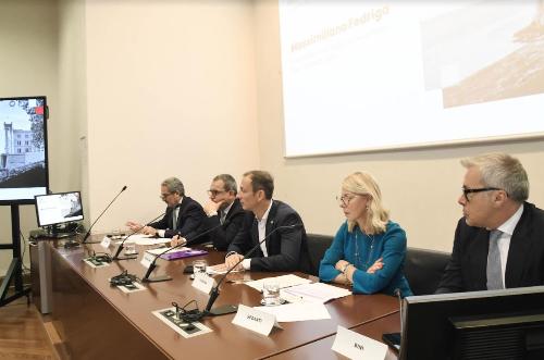 Il tavolo dei relatori. 