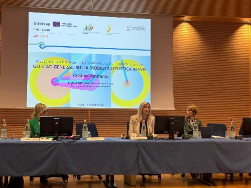 L'assessore regionale a Infrastrutture e territorio Cristina Amirante agli Stati generali sulla mobilità ciclistica
