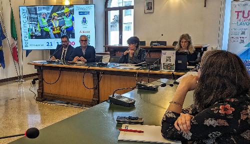 L'assessore regionale al Lavoro Alessia Rosolen alla presentazione del recruiting day svoltosi a Tolmezzo