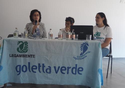 Sara Vito (Assessore regionale Ambiente ed Energia) alla conferenza stampa organizzata da Legambiente - Lignano Sabbiadoro 11/08/2017