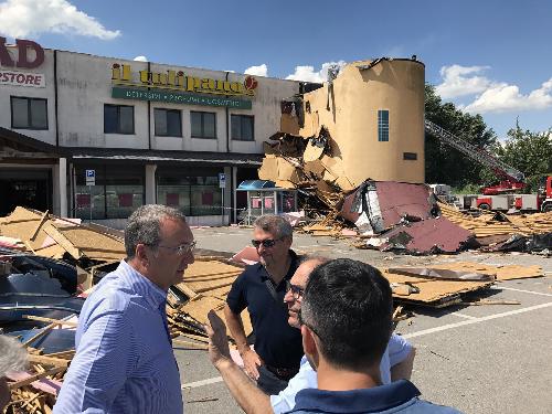 Sergio Bolzonello (Vicepresidente Regione FVG e assessore Attività produttive, Turismo e Cooperazione) durante il sopralluogo nei Comuni colpiti dal maltempo - San Vito al Tagliamento 11/08/2017