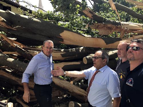 Sergio Bolzonello (Vicepresidente Regione FVG e assessore Attività produttive, Turismo e Cooperazione) durante il sopralluogo nei Comuni colpiti dal maltempo - San Vito al Tagliamento 11/08/2017