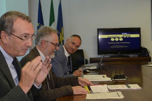 Sergio Bolzonello (Vicepresidente Regione FVG e assessore Attività produttive, Turismo e Cooperazione), Francesco Marangon (Università Udine) e Bruno Bertero (Direttore Marketing PromoTurismo FVG) alla presentazione del "FORUM DEL TURISMO IN FVG: il turismo regionale verso il 2025" (Trieste, Molo IV, 5-6/9/2017) - Udine 22/08/2017