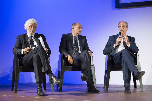 Giovanni Bastianelli (Direttore esecutivo Agenzia nazionale turismo - ENIT), Francesco Tapinassi (Dirigente politiche turismo presso Ministero beni e attività culturali e turismo - MiBACT) e Gianni Torrenti (Assessore regionale Cultura, Sport e Solidarietà) al "Forum Turismo in FVG" - Trieste 05/09/2017 (Foto Fabrice Gallina)