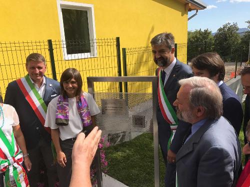 Debora Serracchiani (Presidente Regione Friuli Venezia Giulia) e Franco Ceregioli (Sindaco Sarnano) all'inaugurazione della scuola dell'infanzia "Benedetto Costa" - Sarnano (MC) 15/09/2017