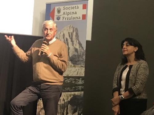 Piero Badaloni (Giornalista) e Mariagrazia Santoro (Assessore regionale Infrastrutture e Territorio e presidente della Fondazione Dolomiti Unesco) alla presentazione del documentario "Dolomiti. Montagne - Uomini - Storie" - Udine 29/09/2017