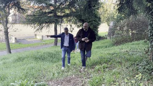 L'assessore regionale alle Autonomie locali Pierpaolo Roberti, durante il sopralluogo nel comprensorio della ex Caserma Vittorio Emanuele III, in via Revoltella a Trieste.