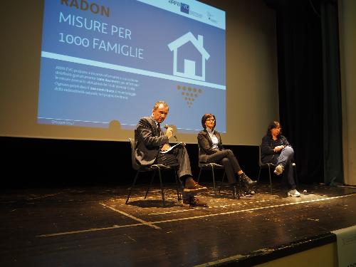 Luca Marchesi (Direttore generale ARPA FVG) e Sara Vito (Assessore regionale Ambiente ed Energia) alla prima conferenza pubblica di presentazione del progetto "Radon: misure in 1000 famiglie" - Trieste 05/10/2017