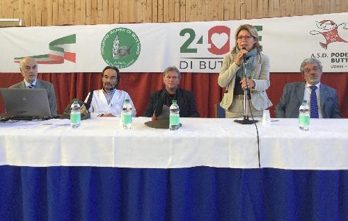 Luca Lattuada (Direttore Istituto Gervasutta), Ennio Dal Bo (Capogruppo Alpini Buttrio), Maria Sandra Telesca (Assessore regionale Salute, Integrazione socio-sanitaria, Politiche sociali e Famiglia) e Mauro Delendi (Direttore generale Asuiud) alla cerimonia di consegna di un elettrostimolatore donato da "24ore di Buttrio" - Udine 07/10/2017