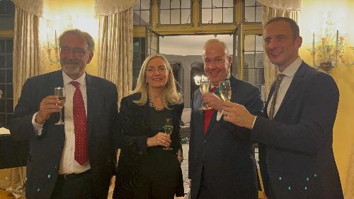 Fedriga (a destra) assieme al presidente del Niaf Robert Allegrini, (secondo da destra), l'ambasciatrice Mariangela Zappia e il presidente della Regione Lazio Francesco Rocca.