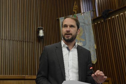 Cristiano Shaurli (Assessore regionale Risorse agricole e forestali) durante i lavori d'Aula in Consiglio regionale - Trieste 25/10/2017