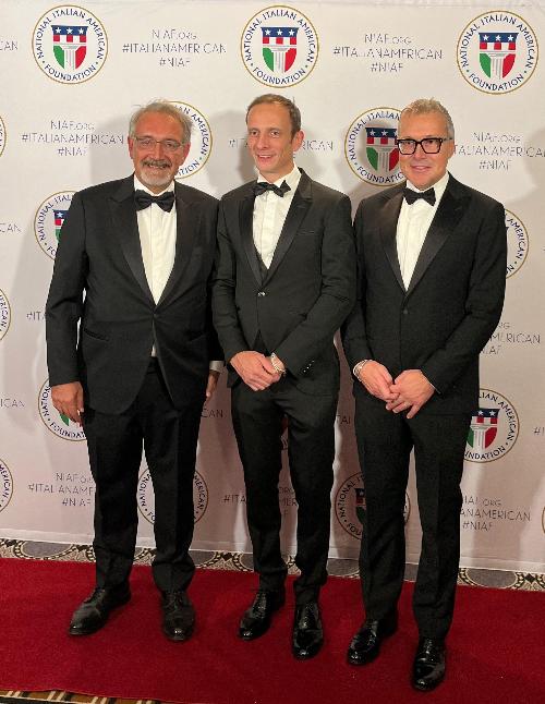 Il governatore Fedriga  al gala della Niaf a Washington (al centro) assieme all'assessore Bini (a destra) e al presidente del Lazio Francesco Rocca. 