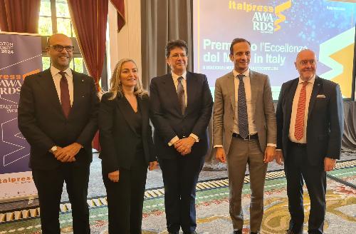 Il governatore Fedriga sseime all'ambasciatrice italiana negli Stati Uniti Mariangela Zappia, il general manager di Ita Airways Massimo Allegri e il fondatore e direttore di Italpress Gaspare Borsellino il presidente della Fondazione De Gasperi Angelino Alfano