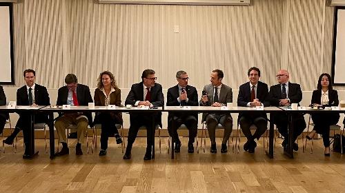 L’incontro organizzato dall'American Chamber of Commerce sul tema della collaborazione e del rafforzamento dei rapporti economici tra Italia e Stati Uniti al quale hanno partecipato tra gli altri il ministro dell’Economia e delle Finanze Giancarlo Giorgetti e il già console generale degli Usa in Italia Philip T. Reeker