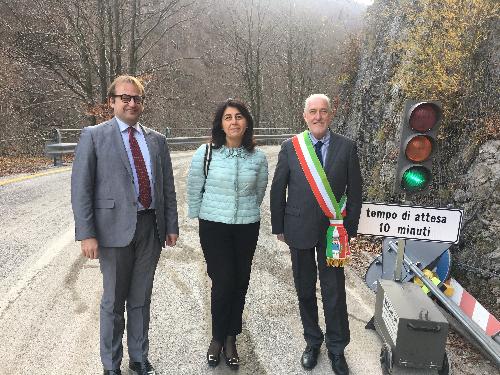 Giorgio Damiani (Amministratore unico FVG Strade), Mariagrazia Santoro (Assessore regionale Infrastrutture e Territorio) e Sergio Chinese (Sindaco Resia) alla riapertura della strada regionale 646 "di Uccea" - Resia 31/10/2017