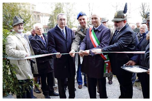 Sergio Bolzonello (Vicepresidente Regione FVG e assessore Attività produttive, Turismo e Cooperazione) e Nicola Turello (Sindaco Pozzuolo del Friuli) alla cerimonia per la riapertura del museo presso il Tempio di Cargnacco - Cargnacco 05/11/2017