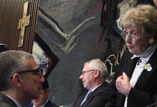 L’assessore alle Autonomie locali Pierpaolo Roberti insieme ad Annamaria Marincovich.