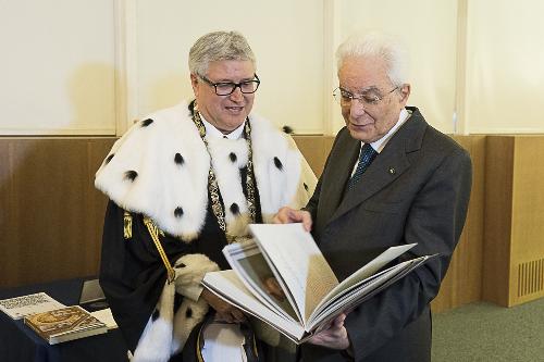 Sergio Mattarella (Presidente della Repubblica) con Alberto Felice De Toni (Rettore Università Udine) alla cerimonia di inaugurazione dell'Anno Accademico dell'Università di Udine - Udine 13/11/2017