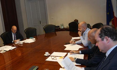 In primo piano l’assessore alla Cultura e vicegovernatore del Friuli Venezia Giulia Mario Anzil durante la seduta della Giunta regionale.