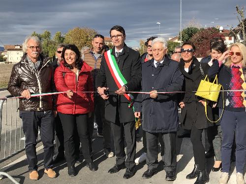 Mariagrazia Santoro (Assessore regionale Infrastrutture e Territorio), Luca Mazzaro (Sindaco Pagnacco) e Franco Mattiussi (Vicepresidente Provincia Udine)
all'inaugurazione del percorso ciclopedonale che attraversa il comune di Pagnacco - Plaino 15/11/2017