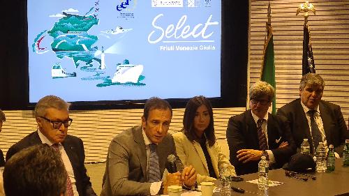 L’incontro svoltosi nella sede di Intesa Sanpaolo a New York, durante il quale il governatore Massimiliano Fedriga e l’assessore regionale alle Attività produttive e turismo Sergio Emidio Bini hanno avuto modo di presentare le opportunità d’investimento in Friuli Venezia Giulia.